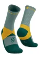 COMPRESSPORT Șosete clasice de ciclism - ULTRA TRAIL V2.0 - gri/portocaliu/verde