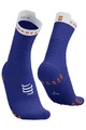 COMPRESSPORT Șosete clasice de ciclism - PRO RACING  V4.0 RUN HIGH - albastru/alb