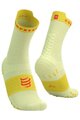 COMPRESSPORT Șosete clasice de ciclism - PRO RACING V4.0 RUN HIGH - galben/roșu